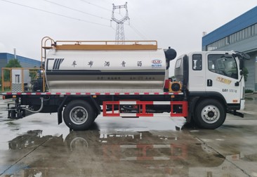 9.3立方解放標(biāo)準型瀝青灑布車 9.3立方解放標(biāo)準型瀝青灑布車